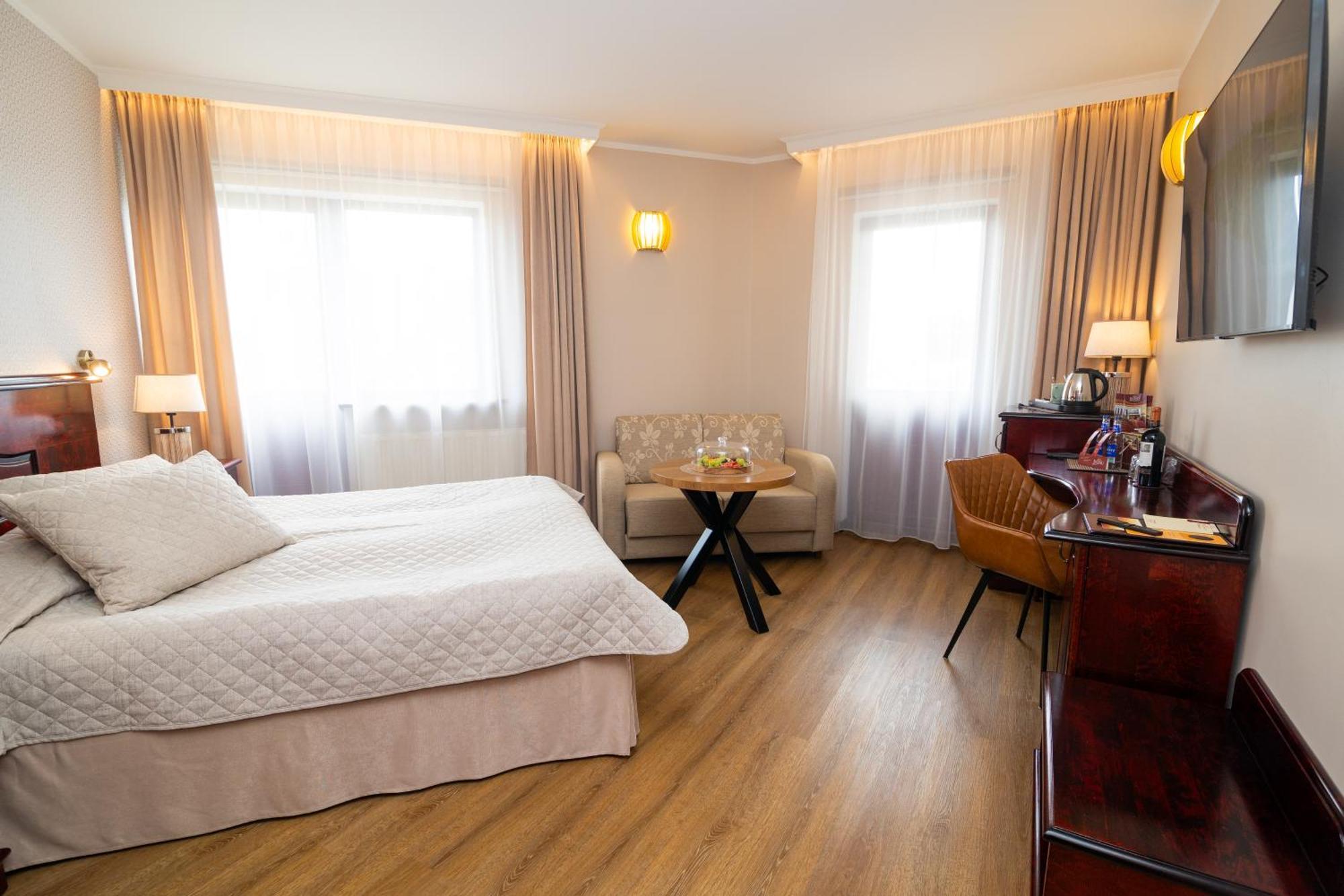 Hotel Legend Pärnu Esterno foto